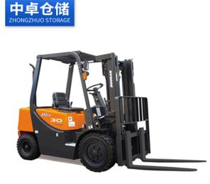 中卓：進口斗山車型 內(nèi)燃叉車3-3.5T