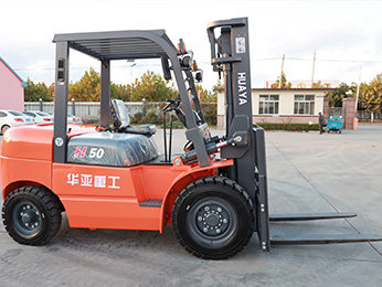 標(biāo)配5噸叉車