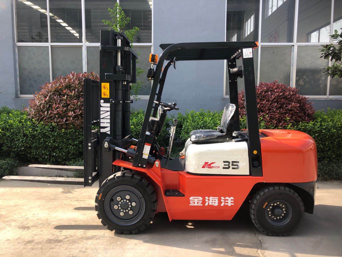 物流倉(cāng)儲(chǔ)搬運(yùn)車(chē) 3.5噸內(nèi)燃式叉車(chē) 四輪座駕式柴油物料搬運(yùn)車(chē)