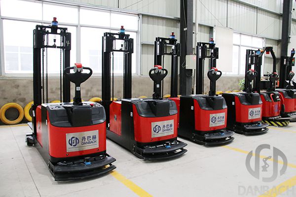 智能叉車AGV,agv機器人叉車,機器人叉車agv