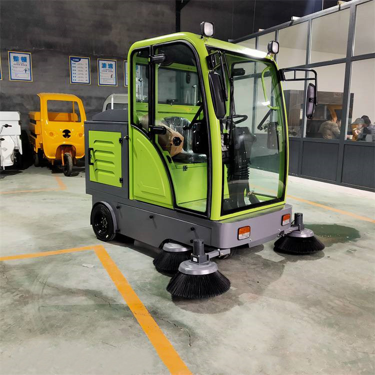 出售駕駛式純電動(dòng)掃地車 四川電動(dòng)掃地車價(jià)格 路清掃車