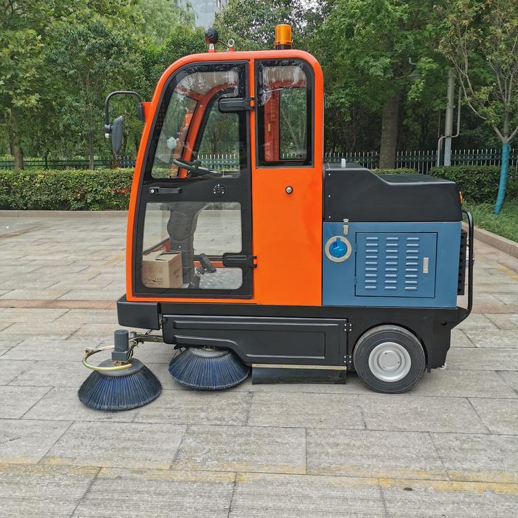 出售新能源自動(dòng)掃地車(chē) 小型駕駛式吸塵灑水車(chē) 電動(dòng)掃地車(chē)