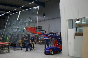 MAVLift 2200 室內(nèi)玻璃機(jī)器人
