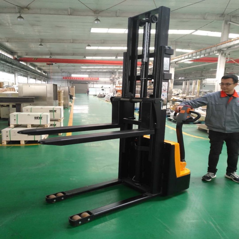 1.5噸全電動(dòng)堆高車(chē)步行式電動(dòng)堆垛車(chē)搬運(yùn)車(chē)經(jīng)濟(jì)型充電堆高車(chē)