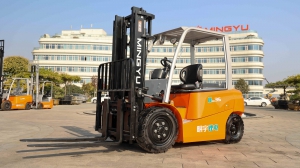 明宇B35電動平衡重式叉車