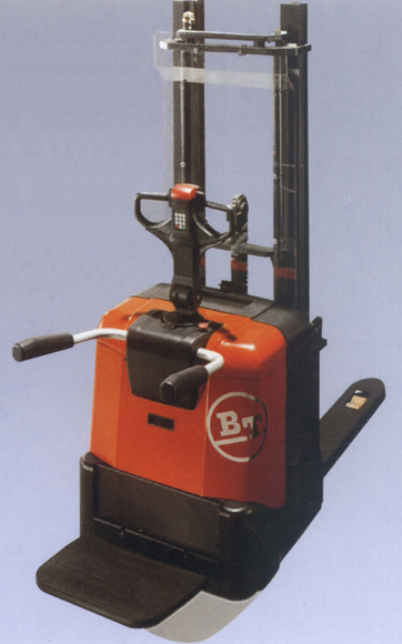 瑞典比特(BT)1.6噸站板式電動托盤車 SPE160
