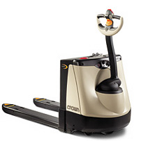 美國皇冠叉車(CROWN)4500磅步行式電動(dòng)托盤搬運(yùn)車 WP 2300