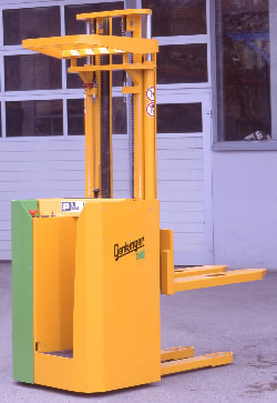 德國根克爾(genkinger)1.6噸站駕前移式叉車 ESV16/38