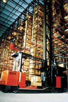 美國雷蒙叉車(RAYMOND)4000磅人下行高位三向堆垛叉車 Transtacker