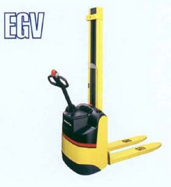 小松步行式高起升托盤運搬車 EGV