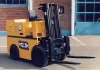 德國(guó)UMT四輪電動(dòng)平衡重叉車 M 12,5 M