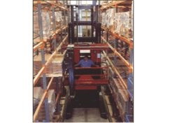英國Narrow Aisle窄通道叉車 Combi 2000
