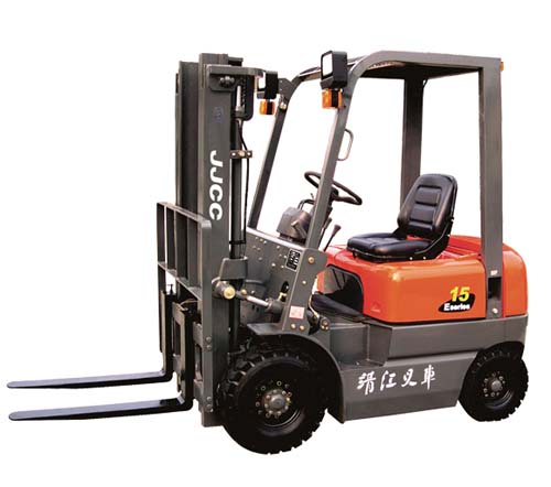 江蘇靖江CPC（Q）系列1.5T內(nèi)燃叉車(chē) CPC（Q）15