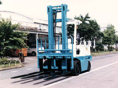 日本神鋼重型內(nèi)燃平衡重叉車