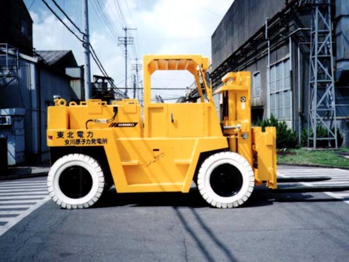 日本神鋼重型內(nèi)燃平衡重叉車(一)