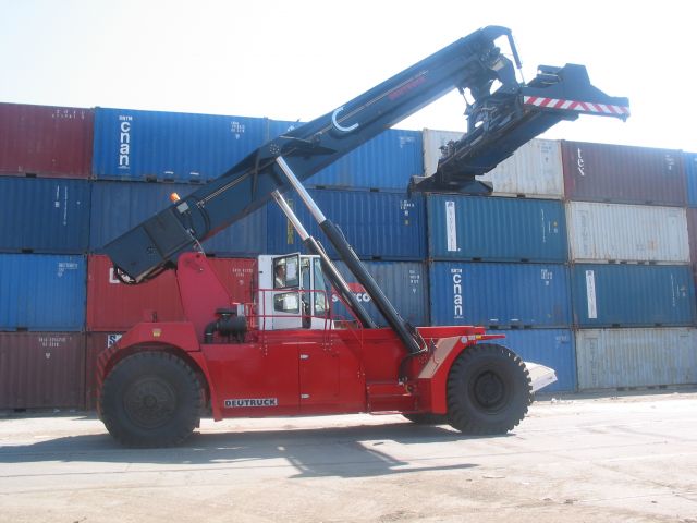 德國Deutruck內燃集裝箱正面吊 Reach Stacker