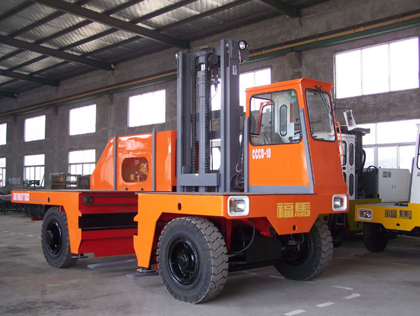 鎮(zhèn)江福馬內(nèi)燃側(cè)面叉車(chē) CCC-3C