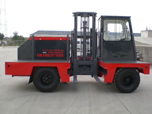 鎮(zhèn)江福馬內(nèi)燃側(cè)面叉車 CCC-4C