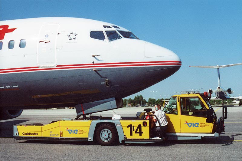 德國Goldhofer AST-3 F/L客機(jī)專用牽引車 AST-3 F/L