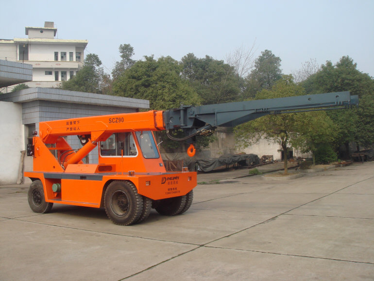 衡陽(yáng)市鼎威SCZ90伸縮臂叉（吊）裝機(jī)
