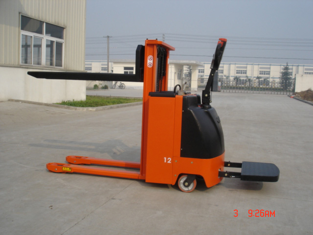 德銳泰揚(yáng):矮門(mén)架升高車(chē)