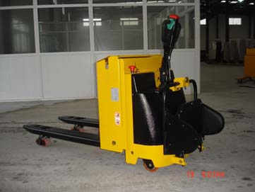 德銳泰揚(yáng):帶護(hù)欄全電動搬運(yùn)車
