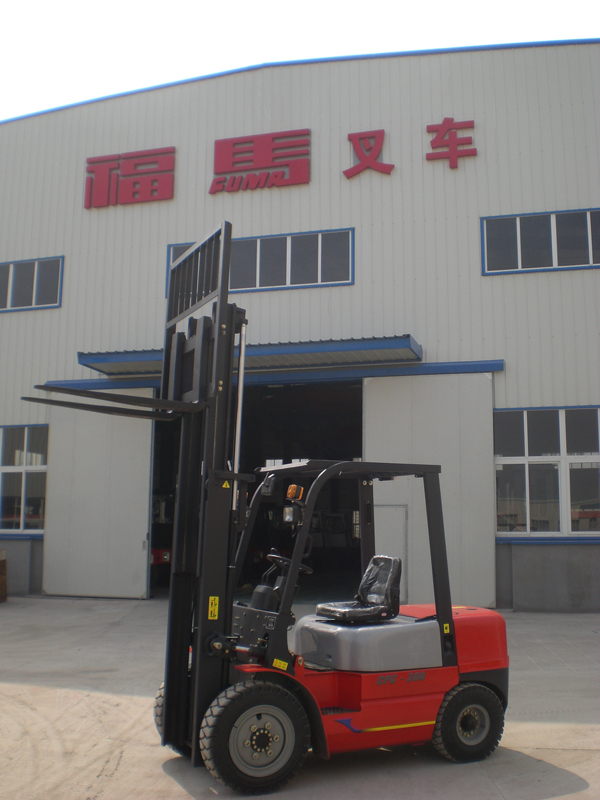 鎮(zhèn)江福馬內燃平衡重叉車