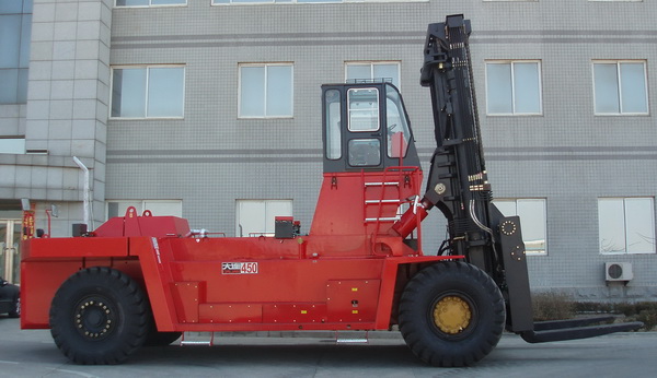 大連叉車45噸內(nèi)燃平衡重叉車