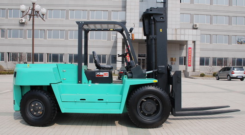 大連叉車B系列8-9噸內(nèi)燃平衡重叉車