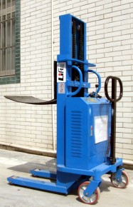 紙卷半電動堆高機