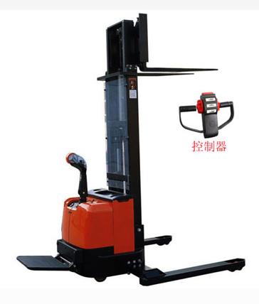 跨腿式全電動(dòng)堆高車 DM-S16/18DS