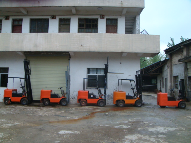 YX-18四輪叉車 YX-18