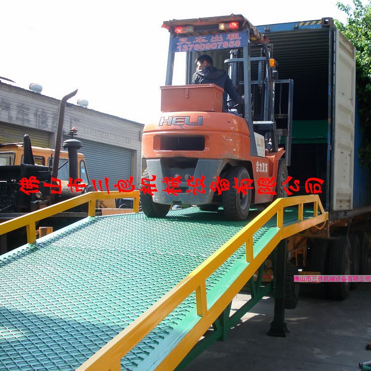 深圳龍華移動(dòng)式叉車卸貨平臺(tái) 液壓登車橋移動(dòng)式登車橋 DCQY-10T-10M