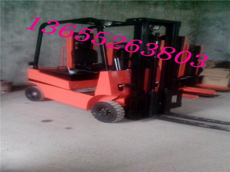 優(yōu)質(zhì)供應(yīng)四輪叉車