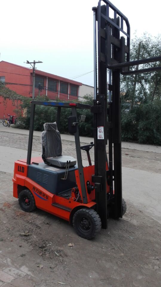 值得信賴的搬運車專家 專業(yè)生產(chǎn) 各類手動電動叉車 托盤貨架 叉車定制 LLD-15