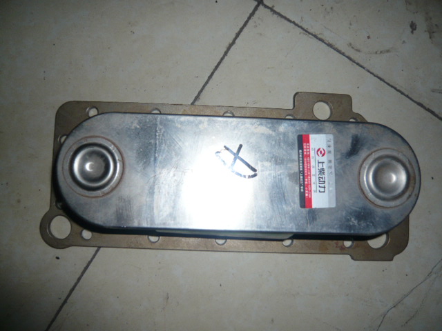 發(fā)動機(jī)機(jī)油冷卻器