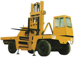 一拖10噸內(nèi)燃側(cè)面叉車 CCCD-10