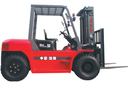 供應(yīng)東方紅8噸內(nèi)燃柴油平衡重叉車(chē) CPCD80A/CPCD80B